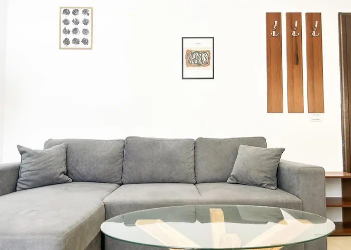 Apartman Sunset Reflection Golem