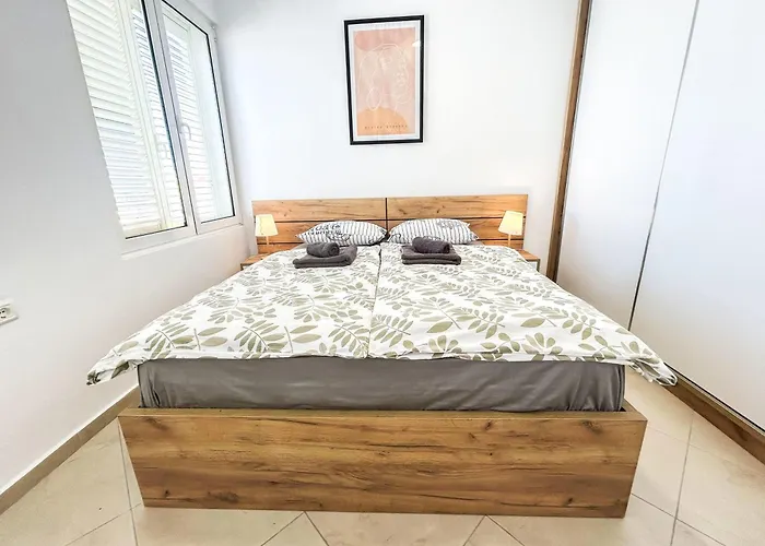 Apartman Sunset Reflection